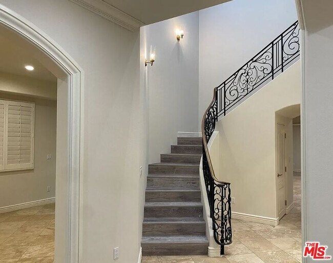 Building Photo - 349 S La Peer Dr