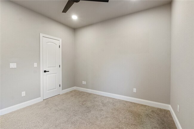 Building Photo - 5702 S 60th Pl