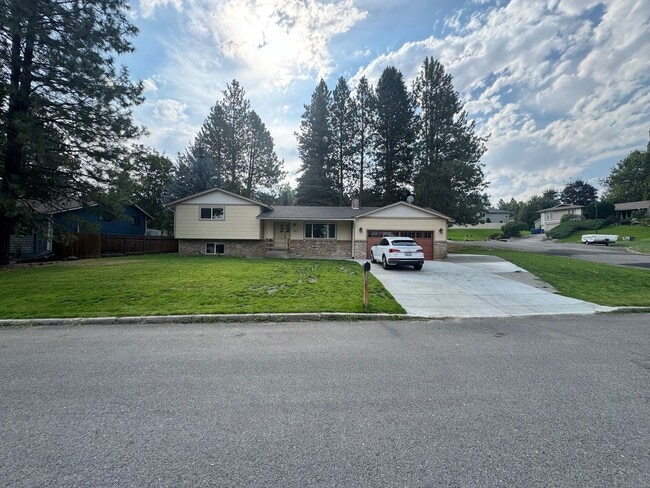 Building Photo - HANGMAN VALLEY 4 BEDROOM HOME