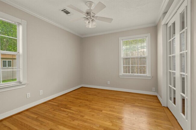 Building Photo - 854 Judiway St