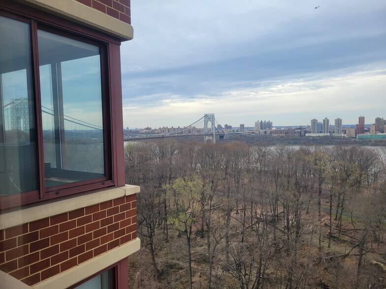 GWB and Hudson Rover View from Dining Place - 100 Old Palisade Rd