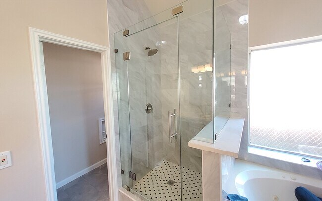 Building Photo - 2906 Humble Dr