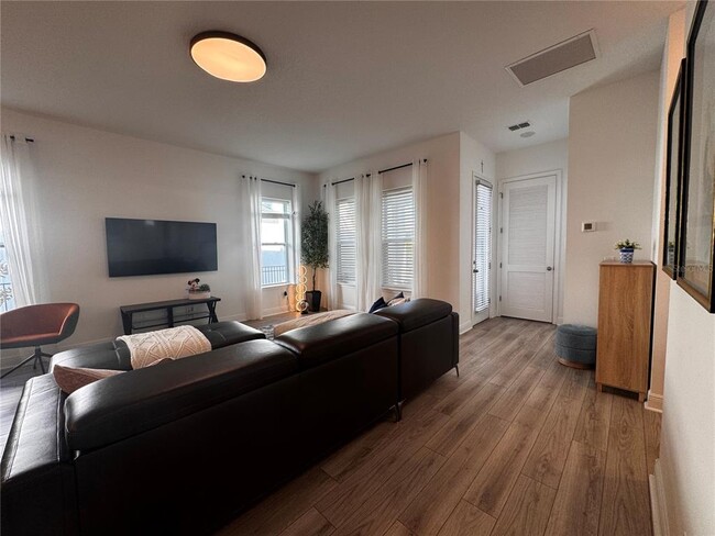 Building Photo - 6969 Arnoldson St