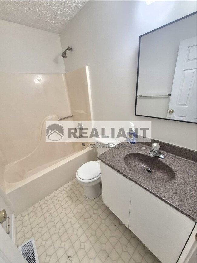 Building Photo - 4348 Beechgrove Dr