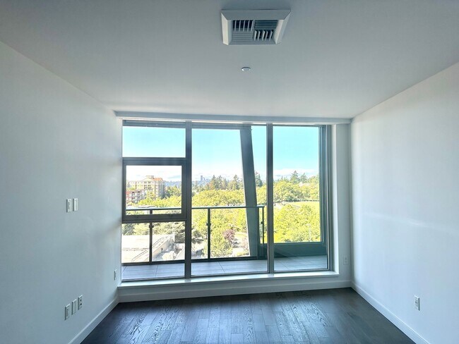 Building Photo - 1Bd/1.5Ba Bellevue Condo