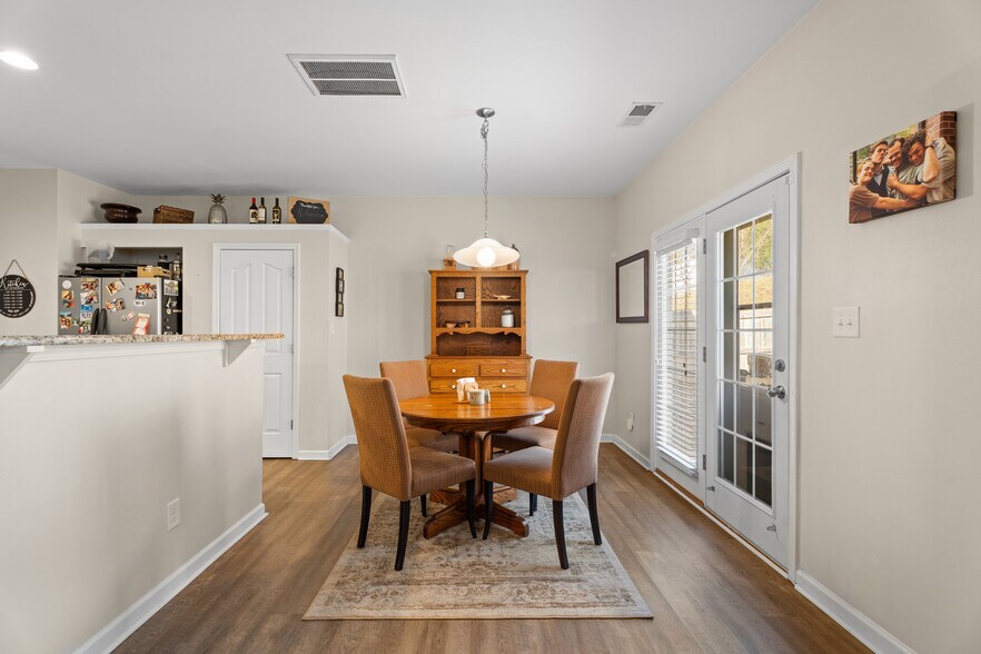 dining room - 753 Twickenham Ln