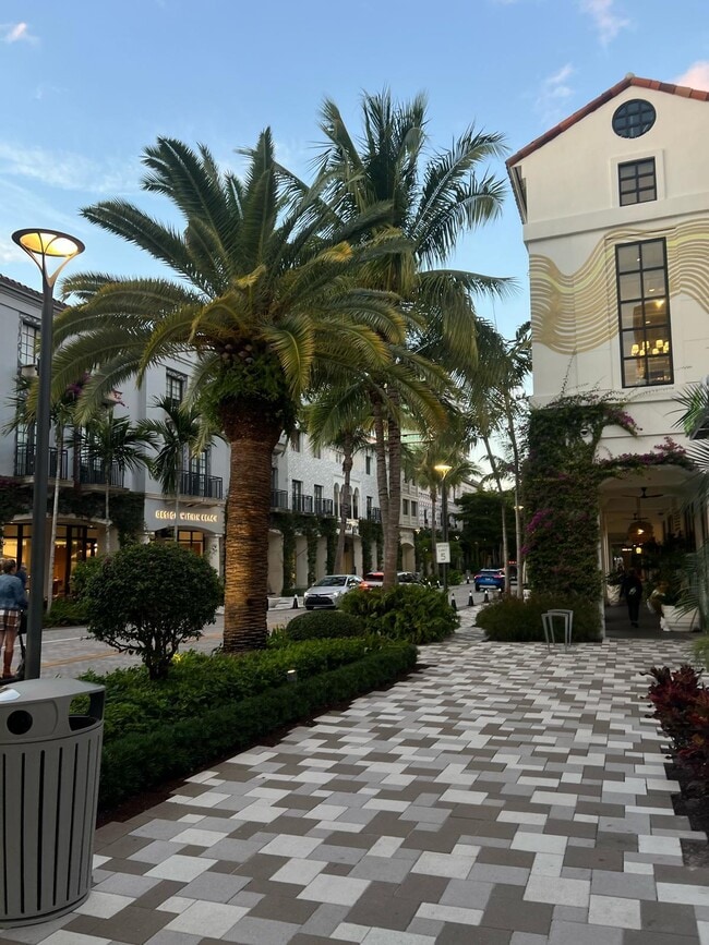 Building Photo - 603 N St