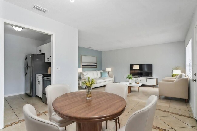 Building Photo - 2000 15th Ct NW