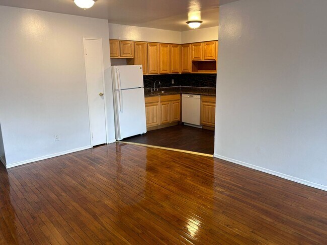Interior Photo - Hampshire Court Apartments