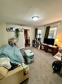 Building Photo - AVAILABLE JUNE - 2 BED 1 BATH