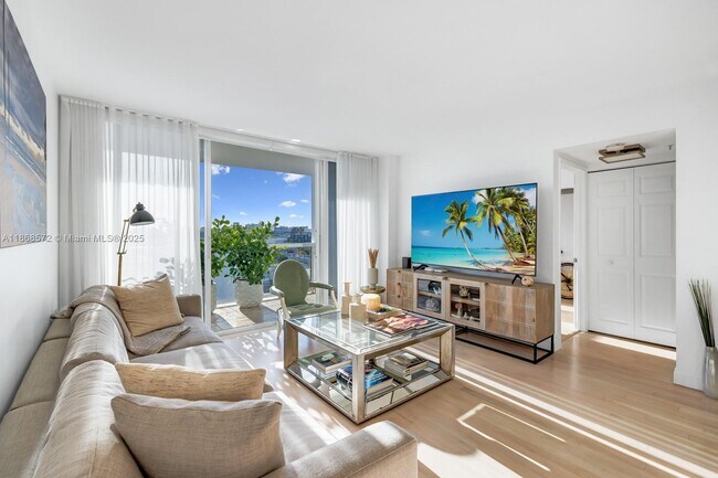 Building Photo - 1800 Sunset Harbour Dr