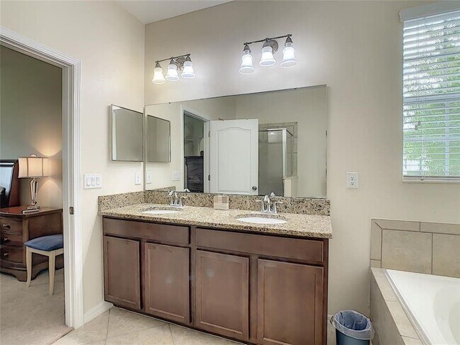 Building Photo - 6800 Little Blue Ln