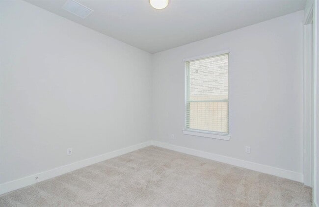 Building Photo - 14910 Mossycup Spur Wy