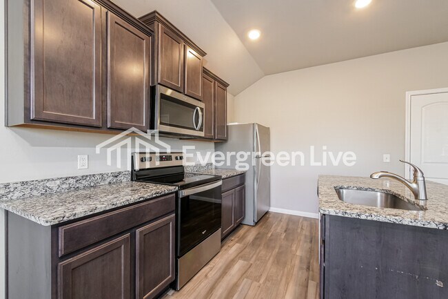 Building Photo - 1600 Maroon Dr