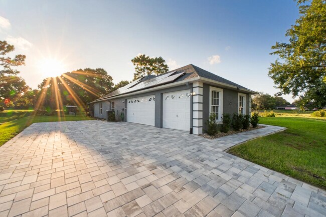 Building Photo - 511 N Pine Meadow Dr