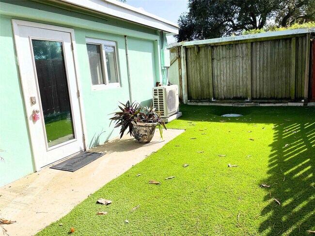 Building Photo - 2442 Garfield St