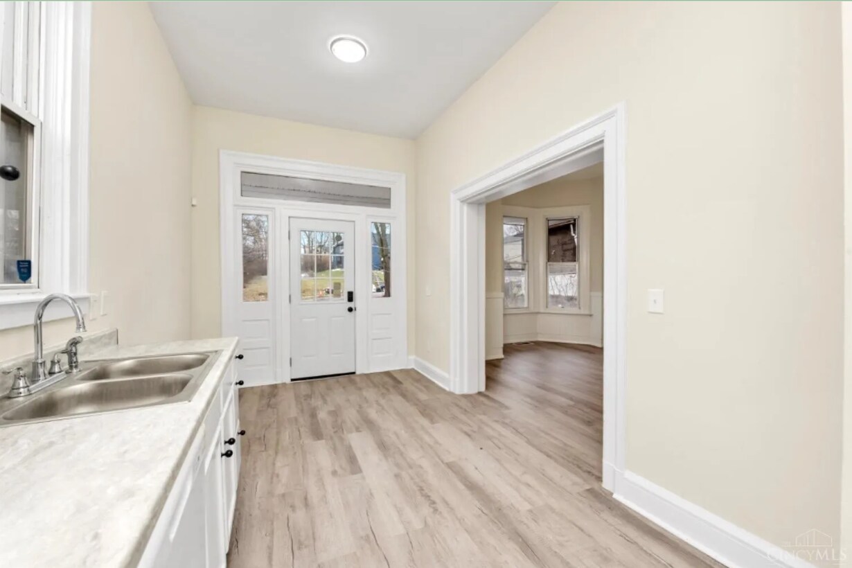 Kitchen 3 - 550 Hale Ave