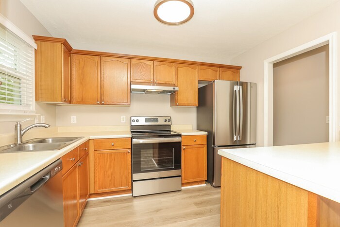 Building Photo - 415 Country Village Dr