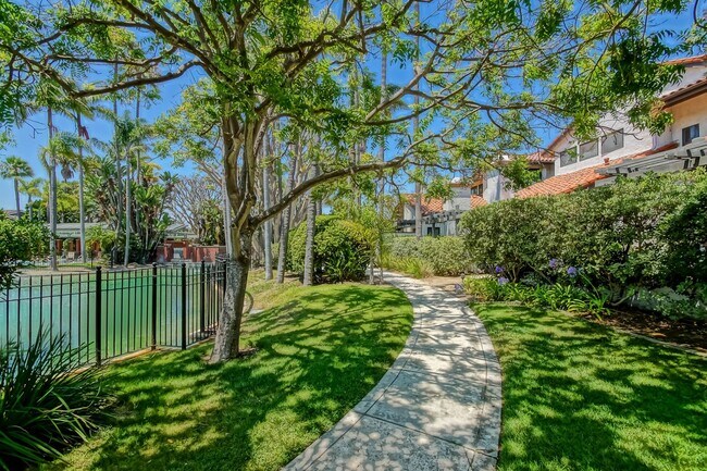 Building Photo - PRIME POOLFRONT LOCATION & CLOSE TO MAIN GATE! BRIGHT & SPACIOUS, END-UNIT POOLFRONT TOWNHOUSE W/...