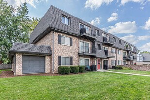 Building Photo - 900 S Plum Grove Rd