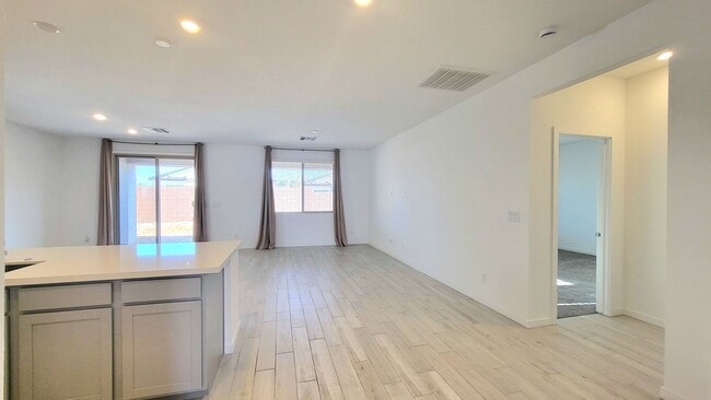 Building Photo - 5991 E Trevano Ave