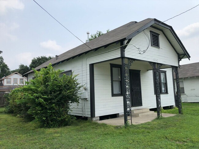 Building Photo - 1132 W Cavalcade St