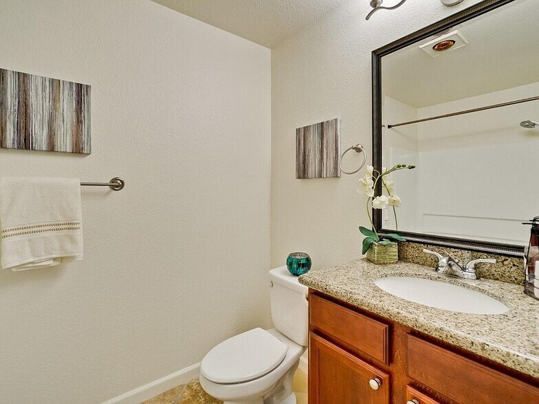 Secondary bath - 684 Teatree Ct