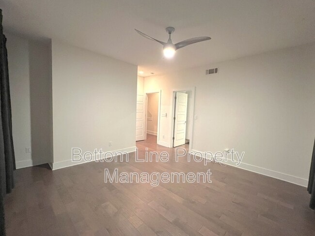 Building Photo - 211 Doggett St