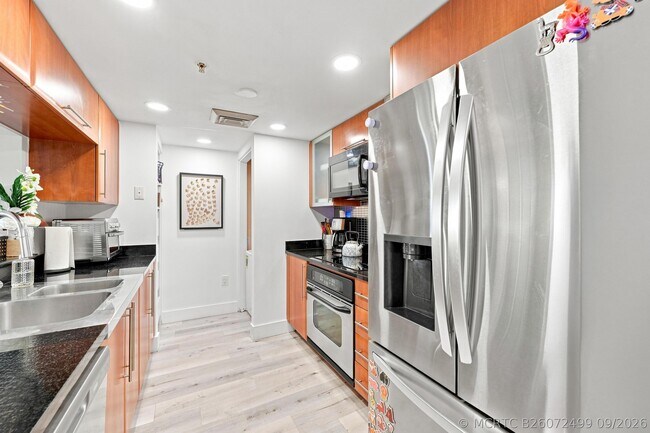 Building Photo - 610 W Las Olas Blvd