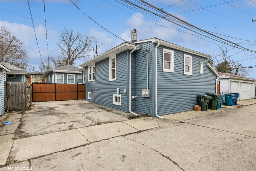 Shared Parking - 1127 Hannah Ave