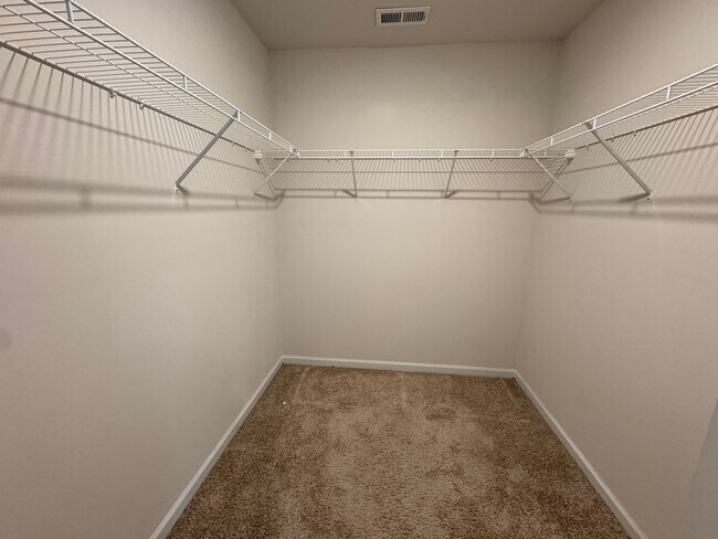 Building Photo - Move-in Ready with **Move-in Special** $25...