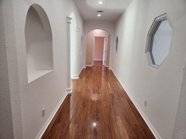 Building Photo - 17885 Fieldbrook Cir E