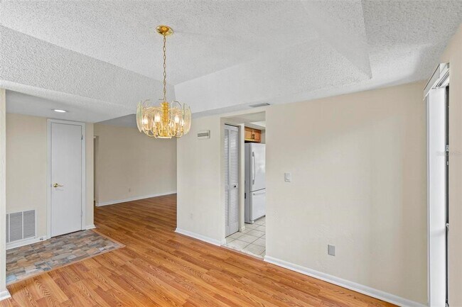 Building Photo - 41 Hembury Ln