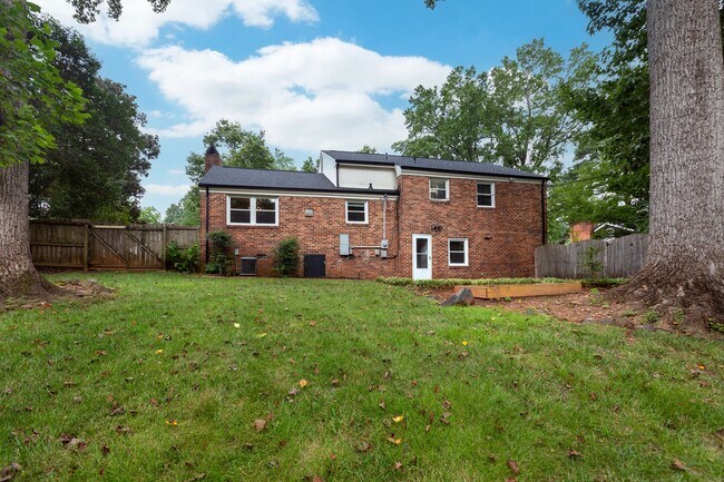Building Photo - 5839 Wedgewood Dr