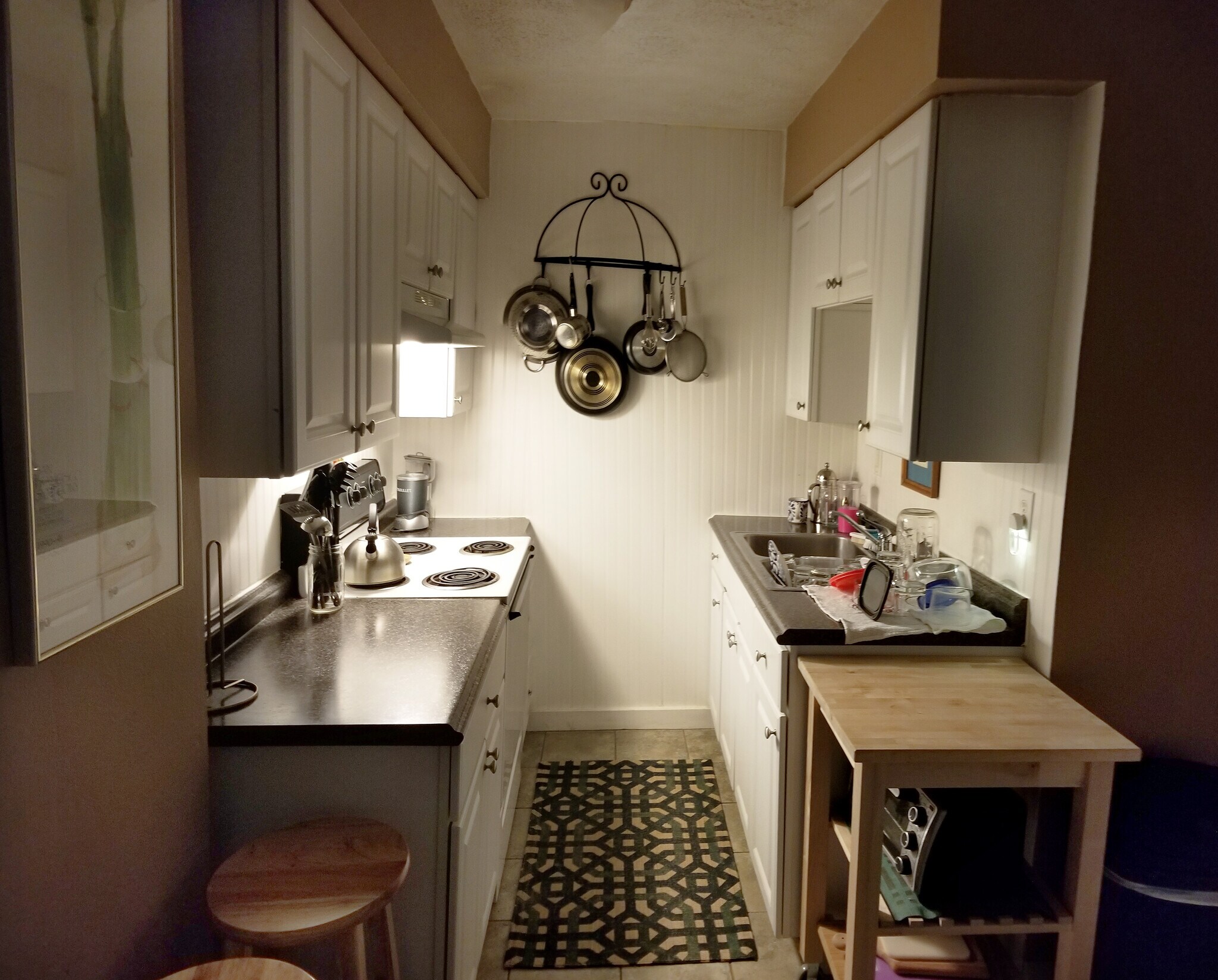 Kitchen - 542 6th W St
