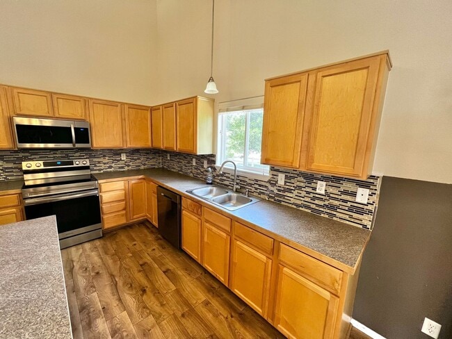 Building Photo - Beautiful 3 bed 2.5 Bath Home in East Loveland, CO!