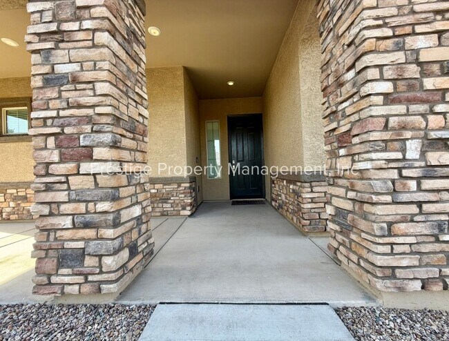 Building Photo - Built in 2023- This Modern Home is A Dream Of Luxury!