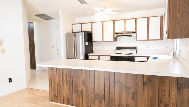 Building Photo - 3-bedroom, 2-bath lake house with a 2-car garage on 1/2 acre directly on Little Lake Weir.