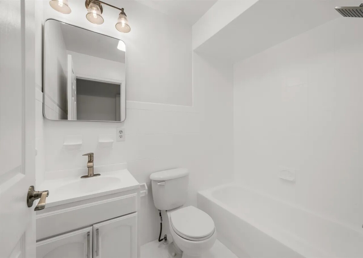 Building Photo - 71 Woodlawn Ave