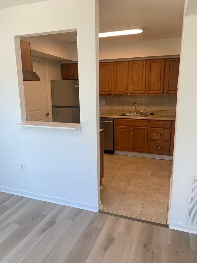 Building Photo - 2 Story, 3 bedroom, 1.5 bath Townhome in Glen Burnie