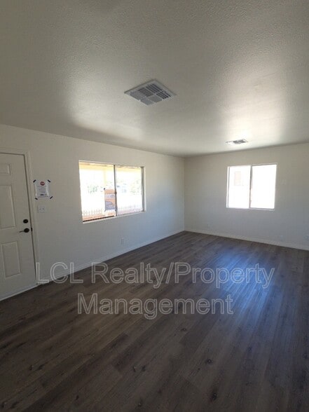 Building Photo - 44085 Palm Ave