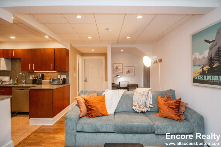 Building Photo - 1253 Beacon St