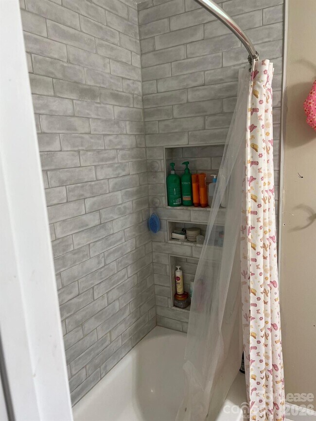 Building Photo - 1215 Sewickley Dr