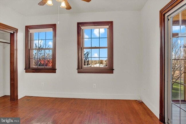 Building Photo - 330 Highview Rd
