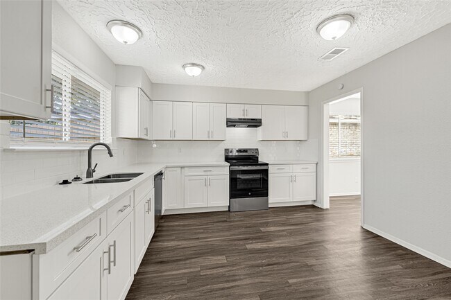 Building Photo - 8402 Bird Meadow Ln