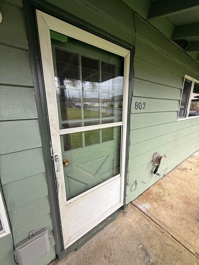 Building Photo - 802 N 20th Ave