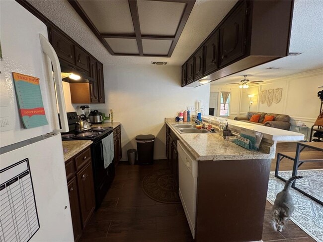 Building Photo - 2900 Lovell Dr