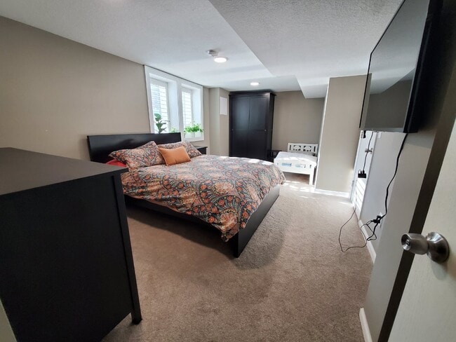 Building Photo - New Property Available for Rent in Saint L...