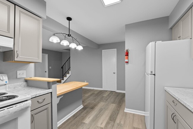 Building Photo - 500 NY-299