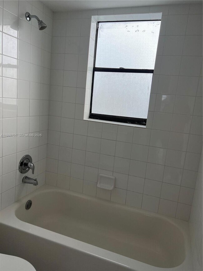 Building Photo - 500 NE 2nd St